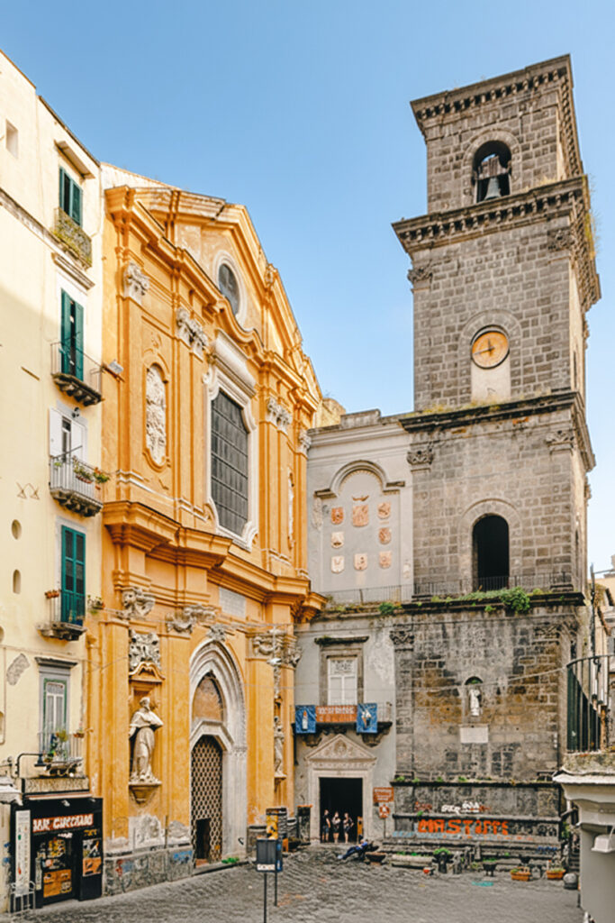 San Lorenzo Maggiore – un dialogo tra passato romano e cuore medievale di Napoli